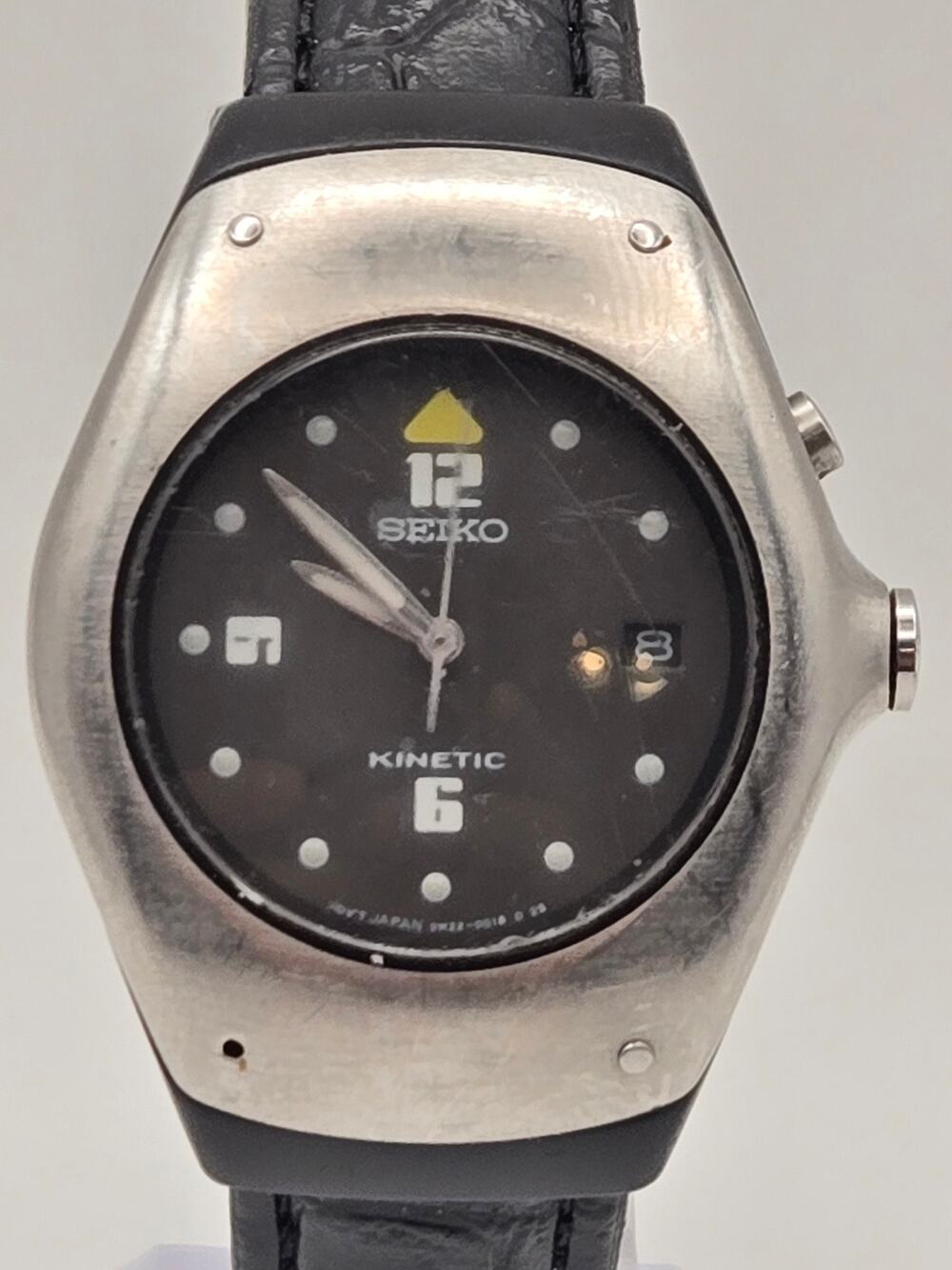 Seiko Kinetic 3M22-0D49 Black Dial Watch